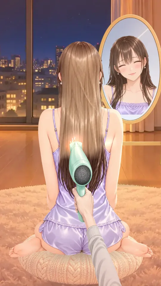 スマホの縦画面。夜の部屋で、クッションに座って背中を向けた女性の長い髪に、下から手がミントグリーンのドライヤーを当てている。髪の上半分は乾いて明るく、下半分はぬれて濃い色。右上の姿見に目をとじた笑顔が映る