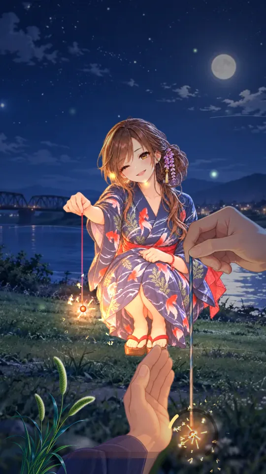 スマホの縦画面。月の出た川原で浴衣の女性がしゃがんで線香花火を持ち、片目を細めて笑っている。手前ではあなたの手が線香花火を持ち、もう片方の手で火の玉を囲っている
